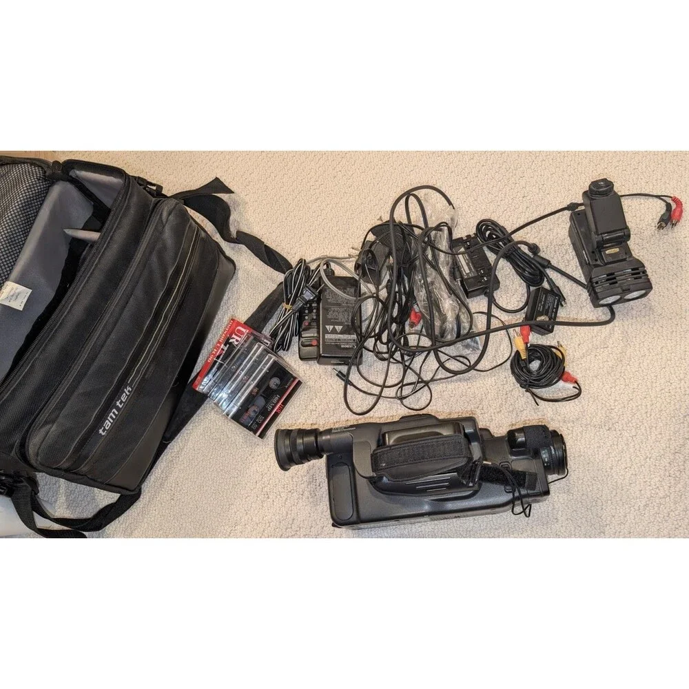 Cannon Canovision 8 H660 Hi8 8mm Video Camera Recorder H850A Case+Light+Extras